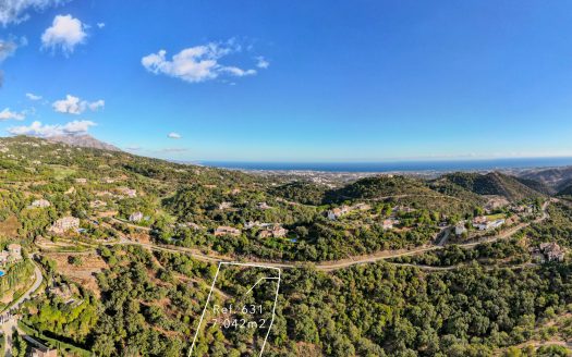 Impressive Plot in La Zagaleta with Western Orientation