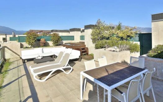 Luxuriöses Penthouse mit Meerblick in Puerto Banús