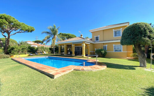 Elegante Villa in Marbella zwischen El Rosario und Elviria