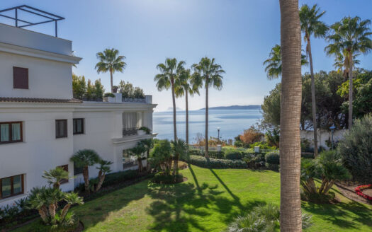 Exklusives Strandapartment in Estepona: Luxuriöses Wohnen am Meer