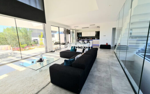 Elegante Villa in Marbella: Zeitgenössischer Luxus an der Costa del Sol