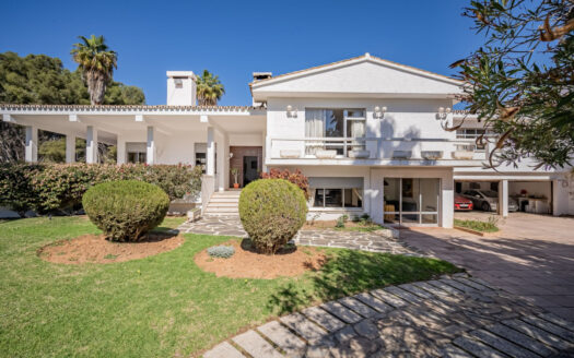 Traditionelle Villa zur Renovierung in La Capellania, Marbella