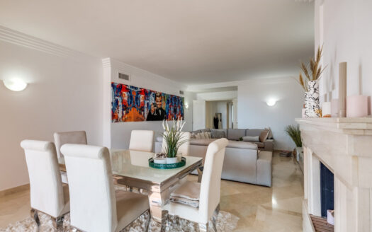 Elegante Erdgeschosswohnung in Nueva Andalucía, Costa del Sol