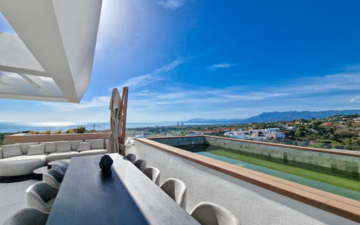Exklusives Penthouse mit Meerblick in Cabopino, Marbella