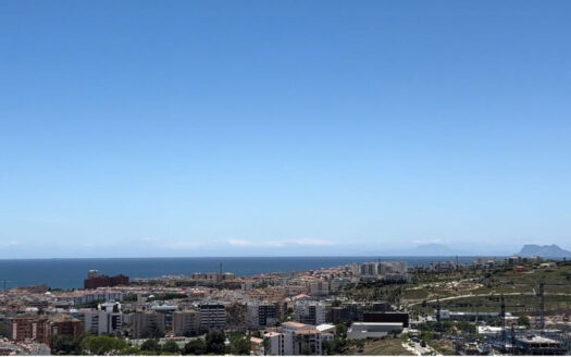 Luxuriöses Duplex-Penthouse in Estepona mit Meerblick