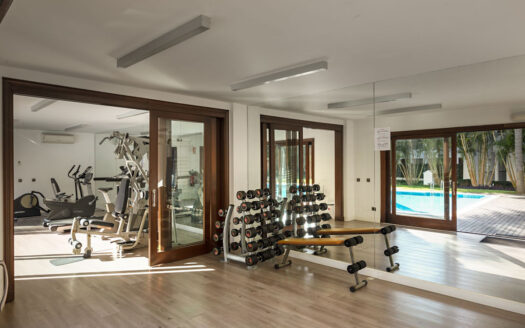 Exklusives Strandapartment in Estepona: Luxuriöses Wohnen am Meer