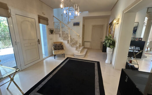 Elegante Villa in Marbella: Luxuriöses Wohnen an der Costa del Sol