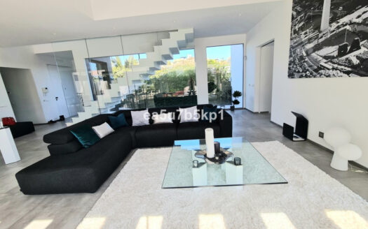 Elegante Villa in Marbella: Zeitgenössischer Luxus an der Costa del Sol
