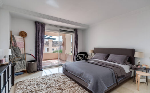 Elegante Erdgeschosswohnung in Nueva Andalucía, Costa del Sol