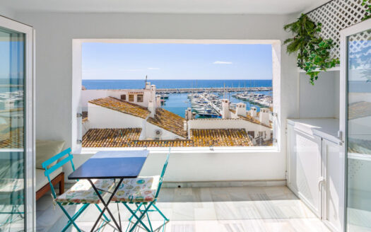 Moderne Wohnung mit Panoramablick in Marbella – Puerto Banús