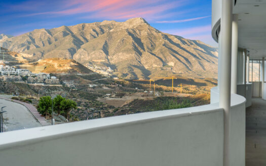 Elegante Wohnung mit Meerblick in Benahavís an der Costa del Sol