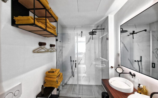 Exklusives Penthouse mit Meerblick in Cabopino, Marbella