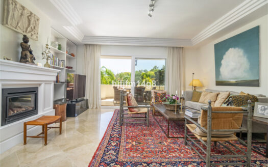 Elegante Wohnung mit Bergblick in Nueva Andalucía, Costa del Sol