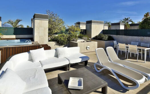 Luxuriöses Penthouse mit Meerblick in Puerto Banús