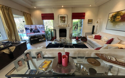 Elegante Villa in Marbella: Luxuriöses Wohnen an der Costa del Sol