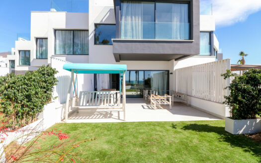 Exquisite Maisonette in Estepona mit Meerblick und Stil