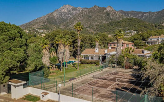 Traditionelle Villa zur Renovierung in La Capellania, Marbella