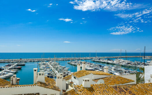 Moderne Wohnung mit Panoramablick in Marbella – Puerto Banús