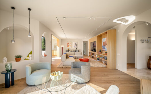 Mediterrane Villa in Nueva Andalucia: Eleganz und Natur vereint
