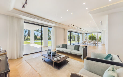 Luxuriöse Villa in Marbella mit atemberaubendem Blick und Stil