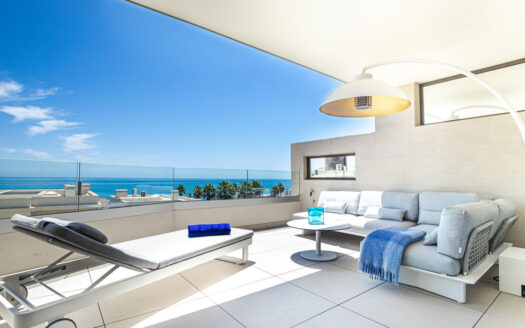 Elegante Wohnung mit Meerblick in Velaya, Costa del Sol
