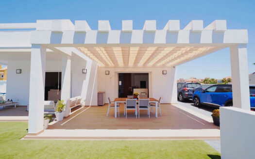 Moderne Villa in Sabinillas: Ihr Traumhaus an der Costa del Sol
