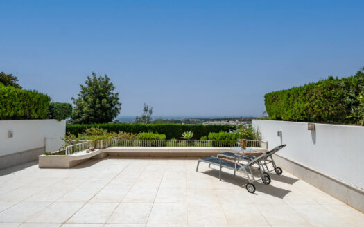 Elegante Erdgeschosswohnung in Marbella mit Meerblick