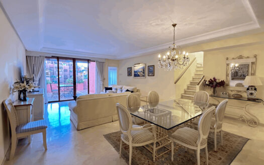 Elegantes Duplex-Penthouse mit Meerblick in Estepona