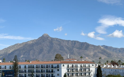 Renoviertes Penthouse in Puerto Banús – Exklusives Küstenleben