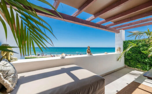 Elegantes Strandtownhouse in El Rosario, Marbella Ost