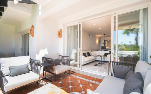 Moderne Wohnung mit Blick im Puente Romano Resort, Marbella