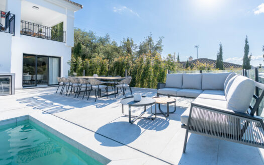 Luxuriöse Villa mit Blick auf das Meer in Elviria, Marbella