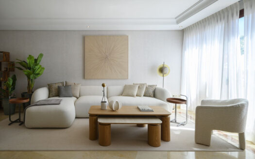 Elegantes Maisonette-Penthouse mit Meerblick in Estepona