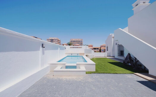 Moderne Villa in Sabinillas: Ihr Traumhaus an der Costa del Sol