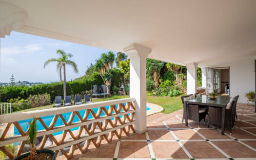 Charmante Villa mit Renovierungspotenzial in El Paraíso Alto