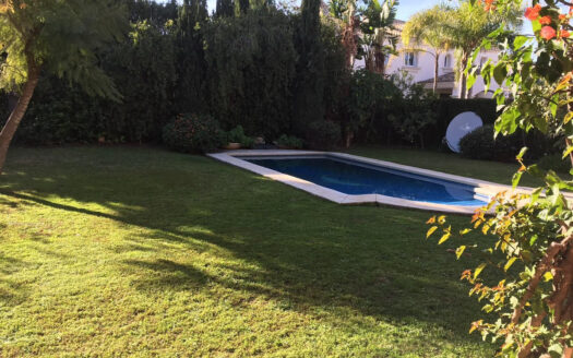Elegante Villa in Nueva Andalucía – Traumhaus an der Costa del Sol