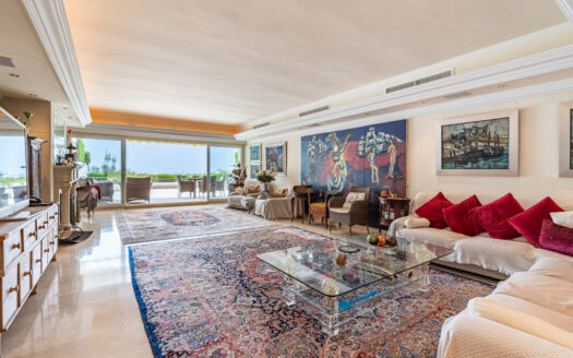 Elegante Erdgeschosswohnung in Marbella mit Meerblick