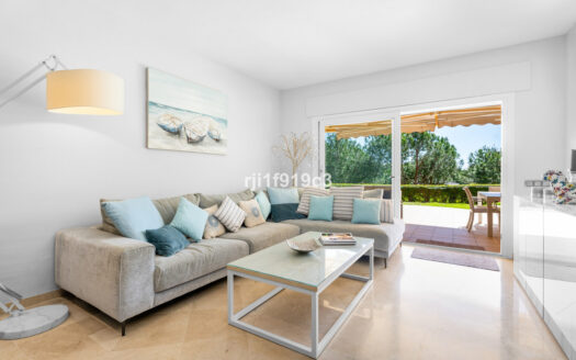 Elegantes Gartenapartment in Elviria Hills, Marbella