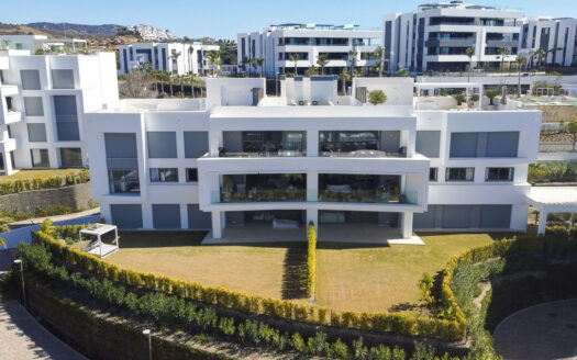 Elegantes Apartment mit atemberaubendem Meerblick in Marbella