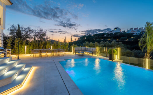 Luxuriöse Villa mit Blick auf das Meer in Elviria, Marbella