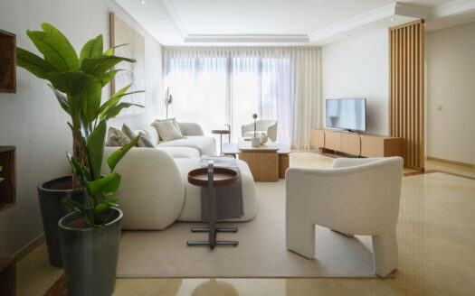 Elegantes Maisonette-Penthouse mit Meerblick in Estepona