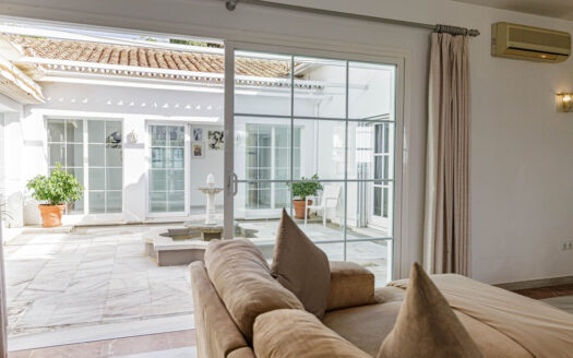 Charmante Villa mit Renovierungspotenzial in El Paraíso Alto