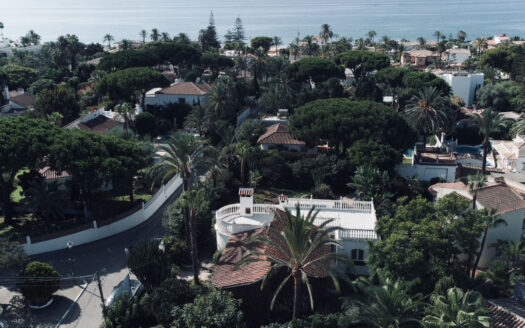 Exklusive andalusische Villa in Marbesa, 200 m vom Strand entfernt