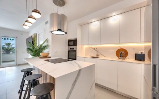 Elegante Wohnung mit Panoramablick in Nueva Andalucía