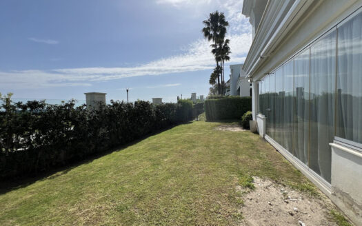 Hochwertige Erdgeschosswohnung in Estepona am Strand