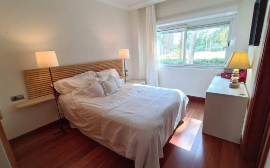 Elegantes Apartment in Puerto Banús, Marbella mit Meerblick