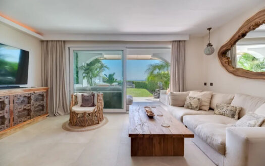 Elegantes Strandtownhouse in El Rosario, Marbella Ost