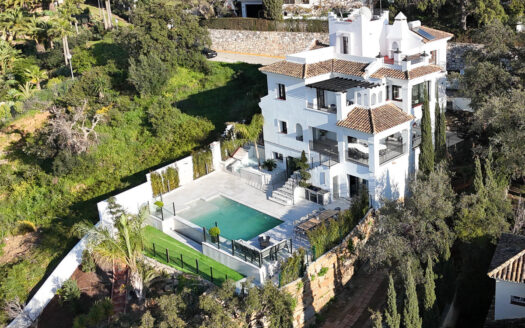 Luxuriöse Villa mit Blick auf das Meer in Elviria, Marbella