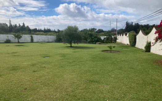 Elegante Villa in Selwo – Traumhafte Aussicht auf Meer und Natur
