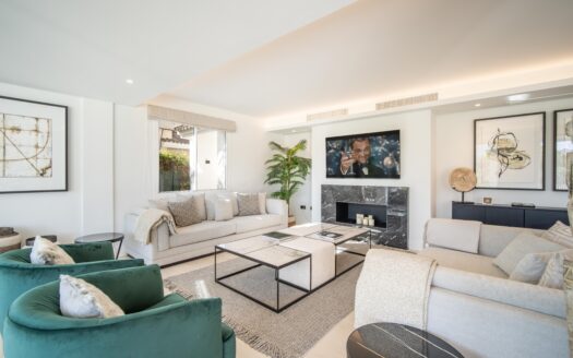 Moderne Villa in Marbella mit atemberaubendem Blick und Garten